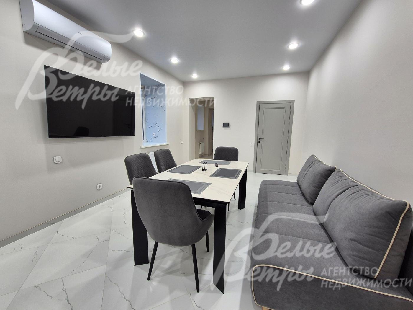 Совмещенная зона столовой и гостиной