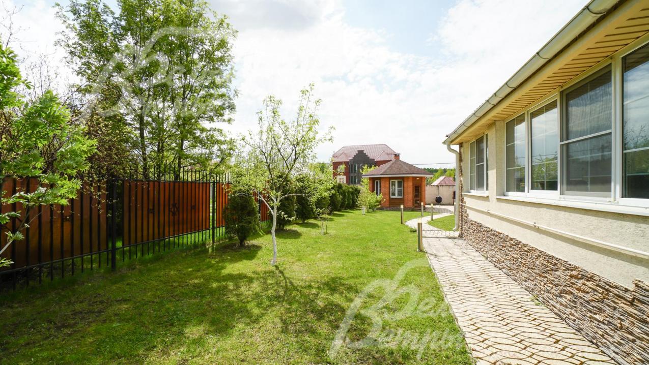 Выложены дорожки