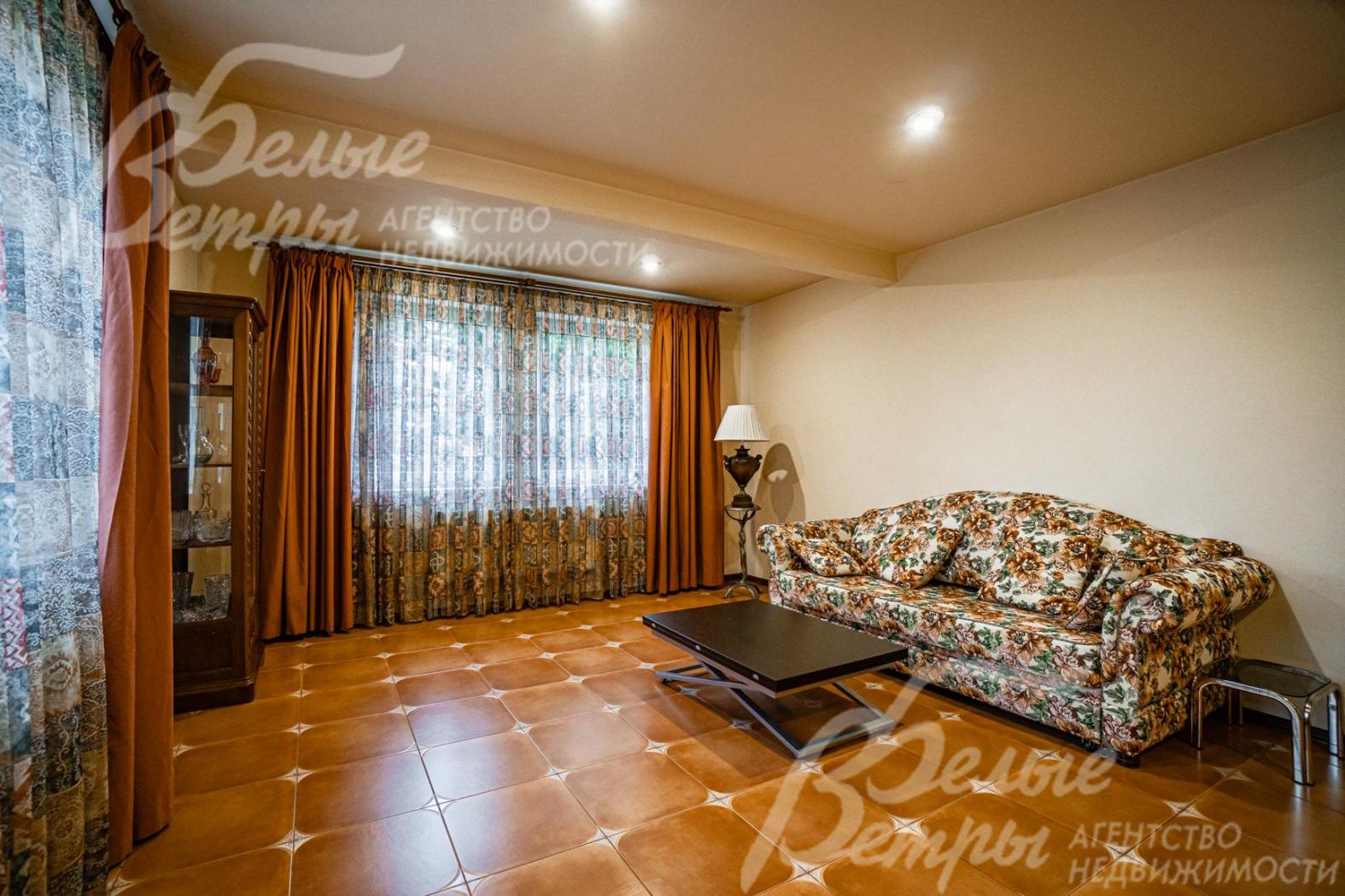 Гостиная с мягкой мебелью