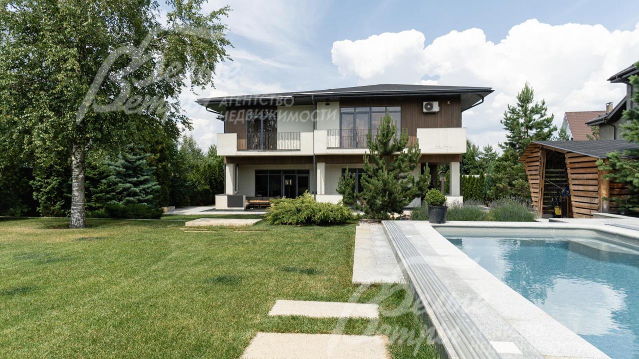 Ухоженный участок с ландшафтом