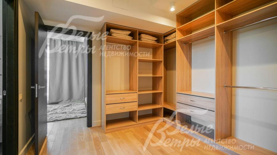 Гардеробная 10 кв.м. при главной спальне